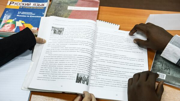 Des étudiants lors d'un cours de russe à l'université, image d'illustration - Sputnik Afrique