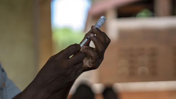 In this photo taken Wednesday, Dec. 11, 2019, health officials prepare to vaccine residents of the Malawi village of Tomali, where young children become test subjects for the world's first vaccine against malaria. - Sputnik Africa