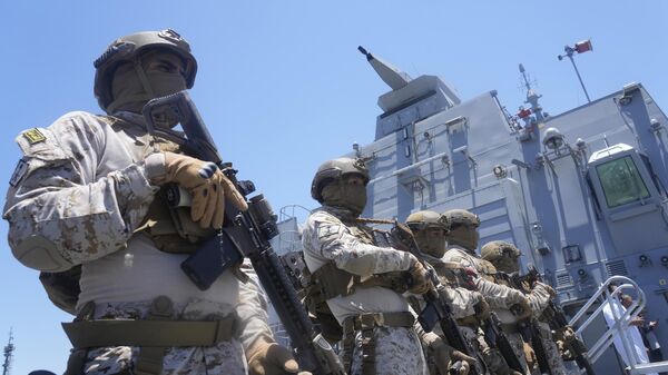 Saudi commandos from Royal Naval Forces stand alert as they guard Al-Jubail military ship on the Red Sea near Jeddah, Saudi Arabia, Wednesday, May 3, 2023 after they end an evacuation mission at Port Sudan.  - Sputnik Africa