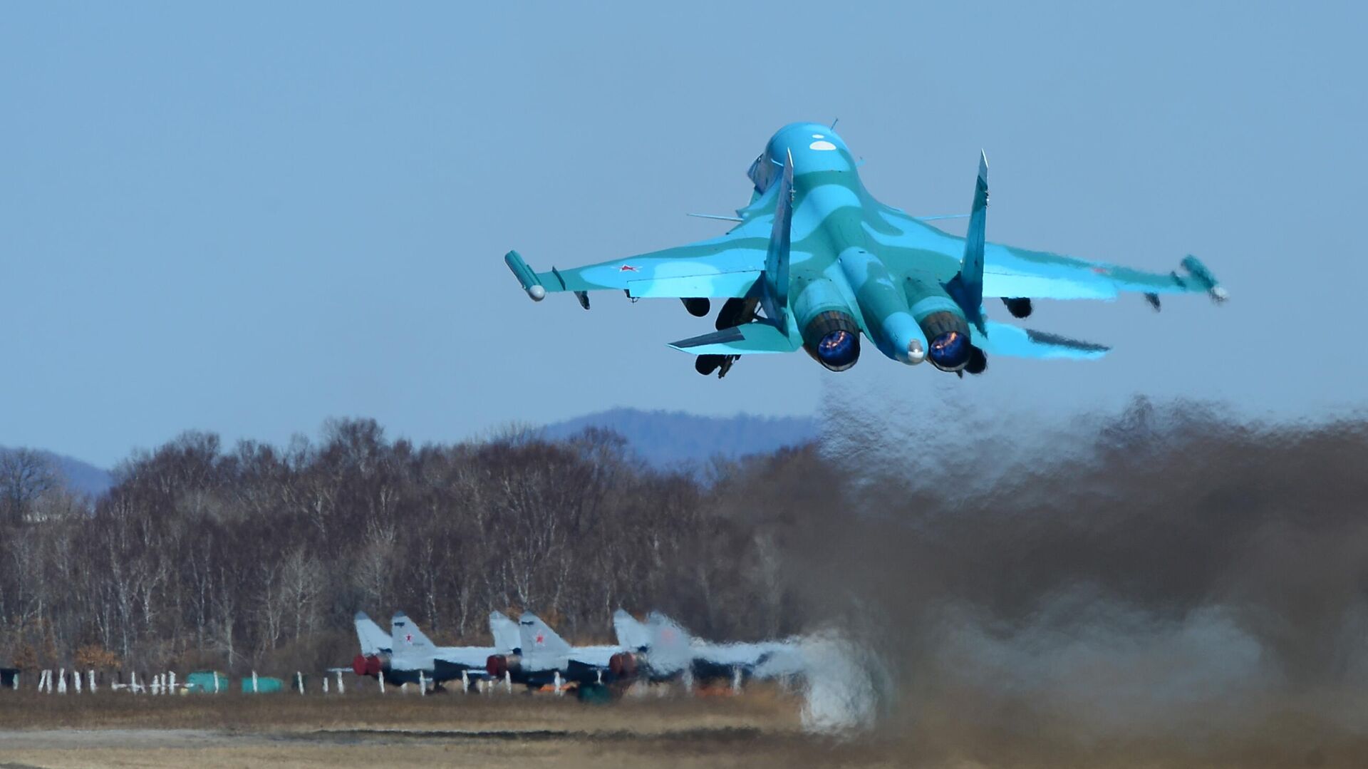 Russian Air Force Sukhoi Su-34 fighter jet taking off from an airfield. File photo. Russian Air Force Sukhoi Su-34 fighter jet taking off from an airfield. File photo. - Sputnik Africa, 1920, 18.05.2023