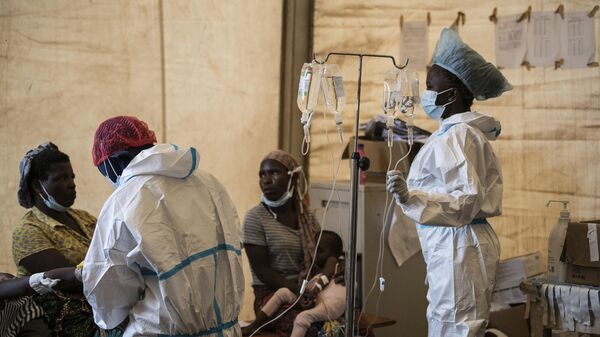 Health workers treat cholera patients at the Bwaila Hospital in Lilongwe central Malawi on Jan. 11, 2023. Malawi’s cholera outbreak has now claimed more than 1,000 lives by Tuesday, Jan. 25, 2023 according to the country’s health minister, who warned that some cultural beliefs and hostility towards health workers are slowing down response efforts. - Sputnik Africa