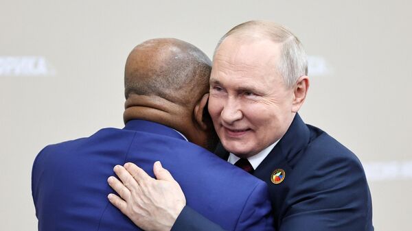 Russian President Vladimir Putin and Chairman of the African Union, President of the Union of the Comoros Azali Assoumani during a meeting on the sidelines of the 2nd Russia-Africa Summit and Forum in St. Petersburg. - Sputnik Africa