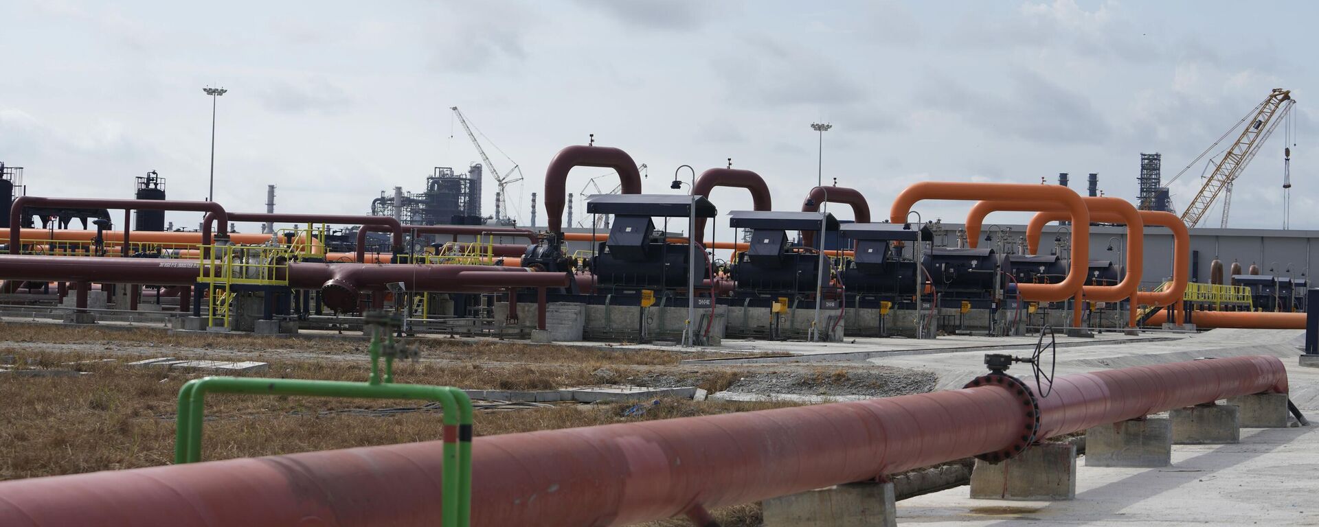 Oil pipelines, seen during the opening ceremony of Africa’s biggest oil refinery in Lagos, Nigeria - Sputnik Africa, 1920, 09.11.2023