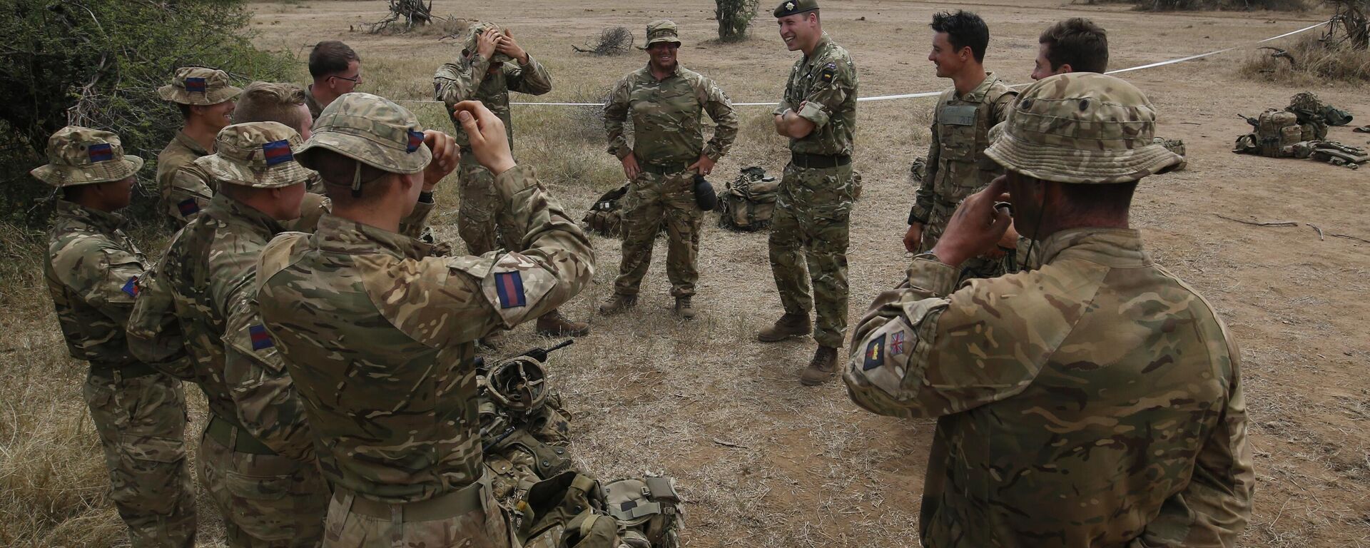 Britain's Prince William, center right, speaks to soldiers during a visit to the 1st Battalion the Irish Guards battle group, training under the British Army Training Unit Kenya (BATUK), in his role as Colonel of the Regiment, in Laikipia, Kenya Sunday, Sept. 30, 2018. - Sputnik Africa, 1920, 01.12.2023