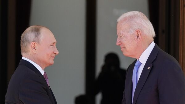 In this June 16, 2021 file photo, US President Joe Biden and Russian President Vladimir Putin, arrive to meet at the 'Villa la Grange',  in Geneva, Switzerland.  - Sputnik Africa