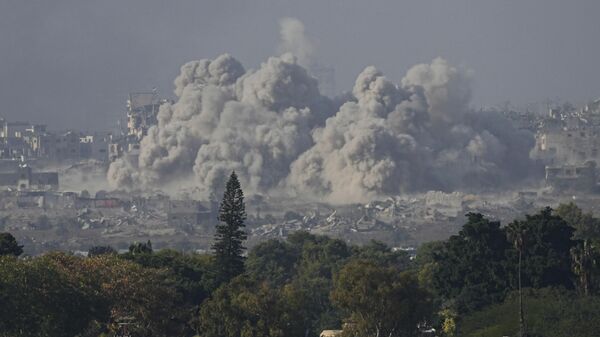Smoke rises following an Israeli bombardment in the Gaza Strip, as seen from southern Israel on Monday, Dec. 11, 2023. - Sputnik Africa