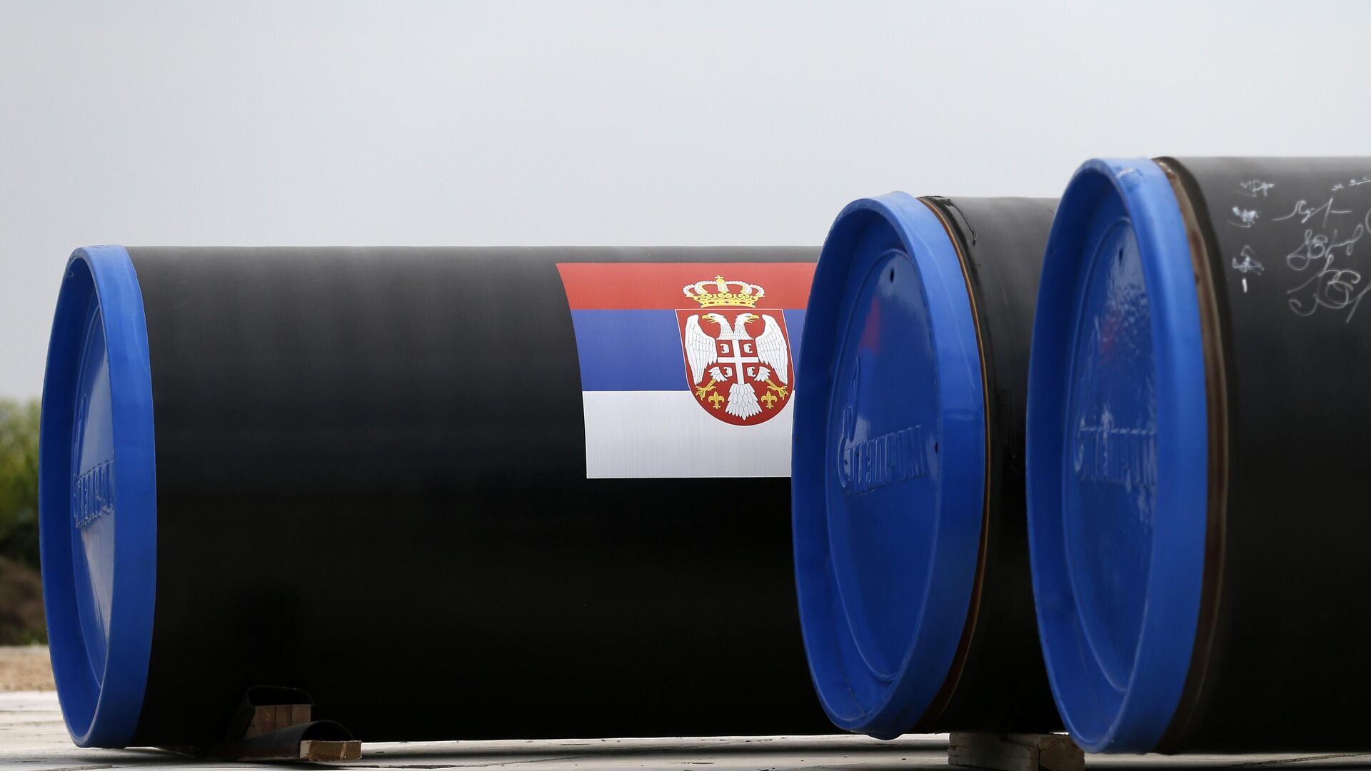 A Serbian flag is seen on a gas pipe on the first section of the Gazprom South Stream natural gas pipeline near the village of Sajkas, 80 kilometers (50 miles) north of Belgrade, Serbia. A Serbian flag is seen on a gas pipe on the first section of the Gazprom South Stream natural gas pipeline near the village of Sajkas, 80 kilometers (50 miles) north of Belgrade, Serbia. - Sputnik Africa, 1920, 31.08.2024