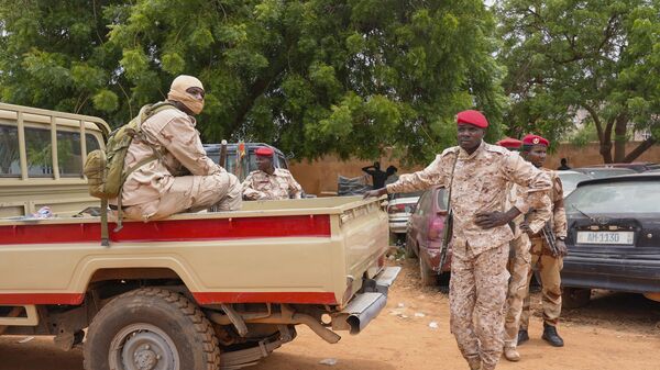 Nigerien national guardsmen sit outside the customs offices in Niamey, Niger, Monday, Aug. 21, 2023.  - Sputnik Africa