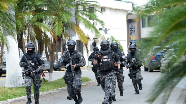 An Ecuadorean police squad enters the premises of Ecuador's TC television channel after unidentified gunmen burst into the state-owned television studio live on air on January 9, 2024, in Guayaquil, Ecuador, a day after Ecuadorean President Daniel Noboa declared a state of emergency following the escape from prison of a dangerous narco boss. - Sputnik Africa
