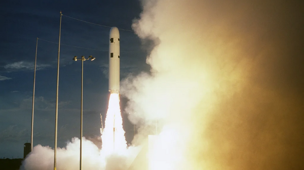 A Trident II (D-5) missile clears the launch pad during a US Navy developmental test flight - Sputnik Africa