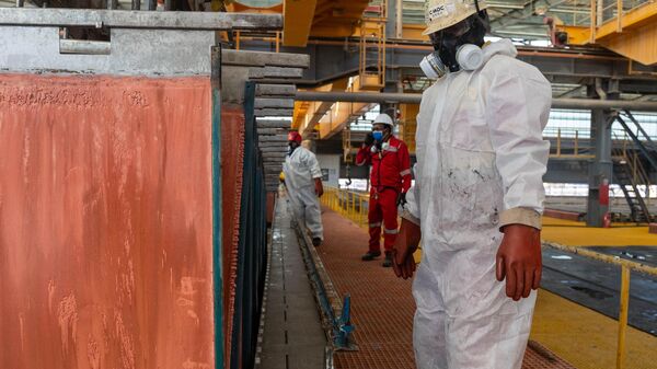 A worker examines copper cathodes in a plant in Tenke Fungurume Mine, one of the largest copper and cobalt mines in the world, in southeastern Democratic Republic of Congo, on June 17, 2023. - Sputnik Africa