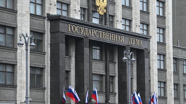 Russian national flags with attached black ribbons are seen on the headquarters of State Duma, the lower house of parliament - Sputnik Africa