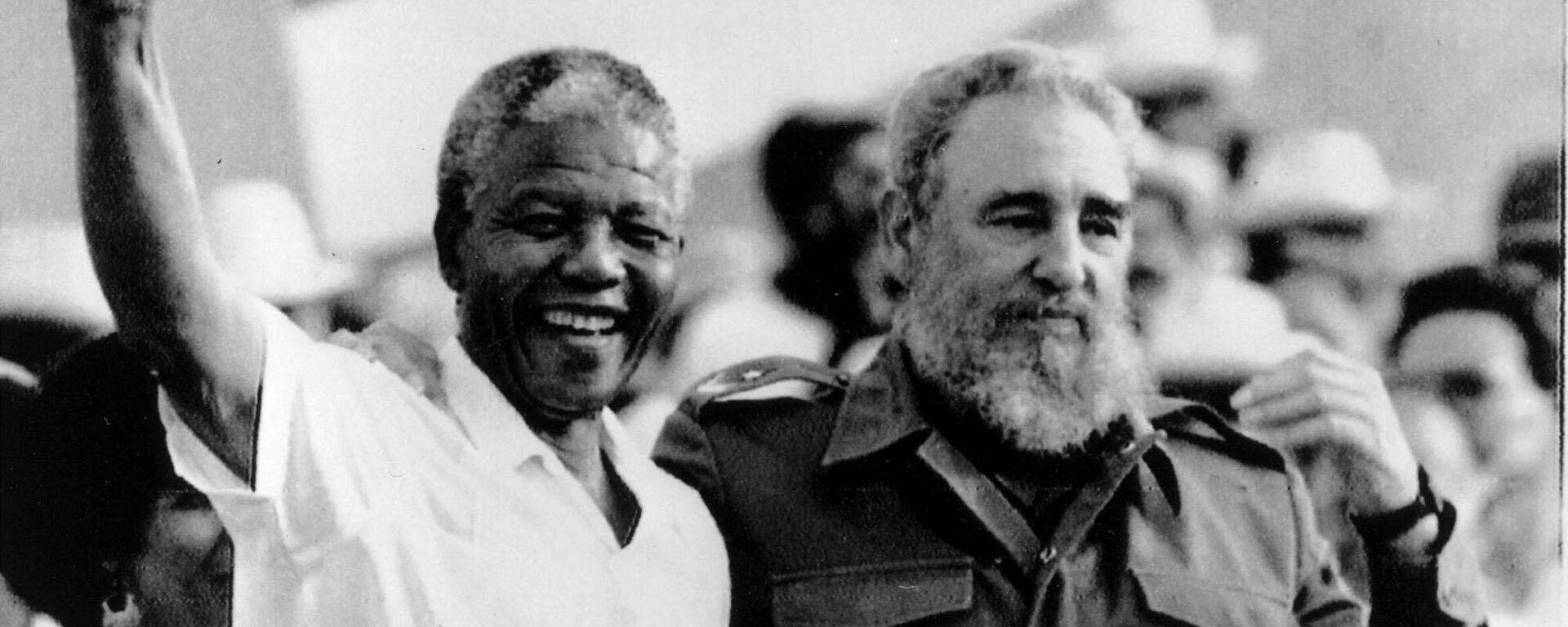 Cuban President Fidel Castro, right, and African leader Nelson Mandela gesture during the celebration of the Day of the Revolution in Matanzas Saturday, July 27, 1991. - Sputnik Africa, 1920, 14.08.2024
