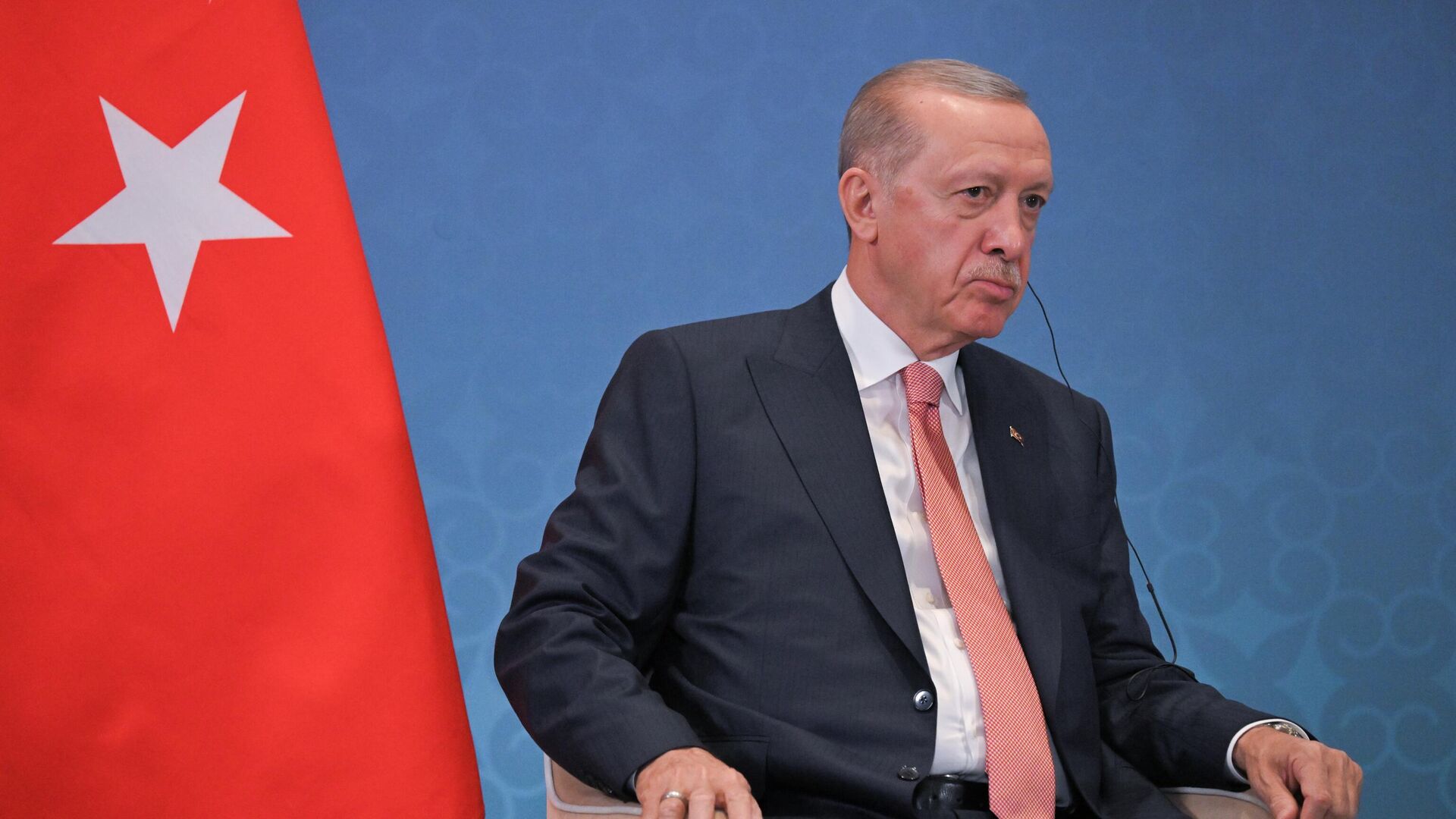 President of the Republic of Turkey Recep Tayyip Erdogan during a meeting with Russian President Vladimir Putin on the sidelines of the Shanghai Cooperation Organization summit President of the Republic of Turkey Recep Tayyip Erdogan during a meeting with Russian President Vladimir Putin on the sidelines of the Shanghai Cooperation Organization summit - Sputnik Africa, 1920, 25.09.2024