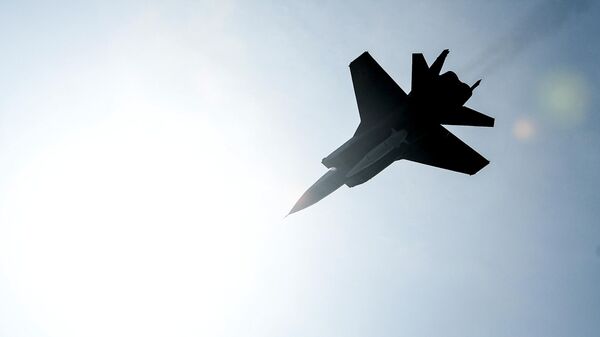 MiG-31 Foxhound fighter-interceptor with the Kinzhal high-precision hypersonic aero-ballistic missile - Sputnik Africa