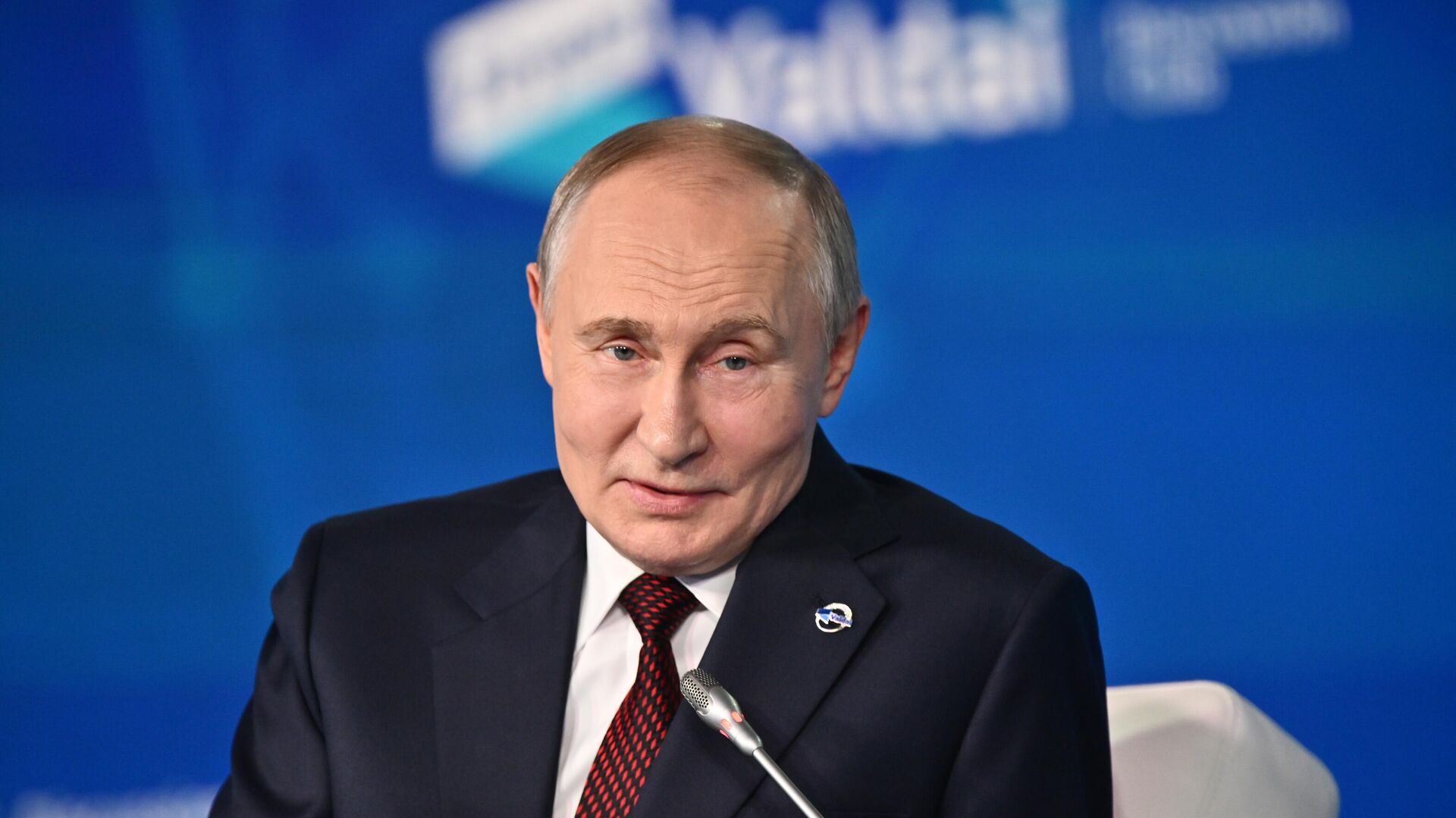 Vladimir Putin is participating at a meeting of the Valdai International Discusion Forum Vladimir Putin is participating at a meeting of the Valdai International Discusion Forum - Sputnik Africa, 1920, 08.11.2024