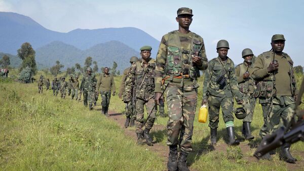 Des soldats de l'armée congolaise, à environ 25 km de la capitale provinciale Goma, dans l'est du Congo, le dimanche 27 octobre 2013. - Sputnik Afrique