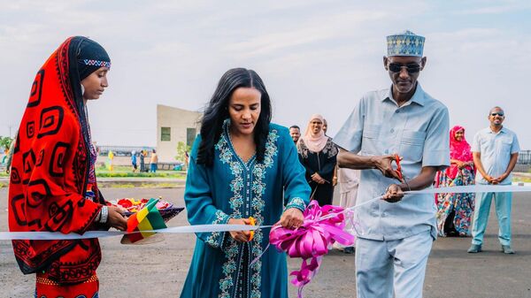 Ethiopia's First Lady Zinash Tayachew inaugurated a state-of-the-art bread and flour processing factory in the Afar Region. - Sputnik Africa