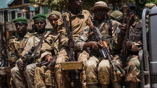 M23 rebels escort a column of surrendering Congolese police officers on February 22, 2025 in Bukavu, Democratic Republic of Congo. - Sputnik Africa