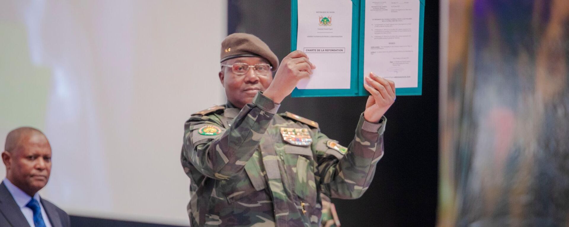 Abdourahamane Tiani promulgates the Charter for the Revitalization of Niger. March 26, 2025. - Sputnik Africa, 1920, 27.03.2025