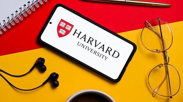 In this photo illustration a Harvard University logo seen displayed on a smartphone.  - Sputnik Africa