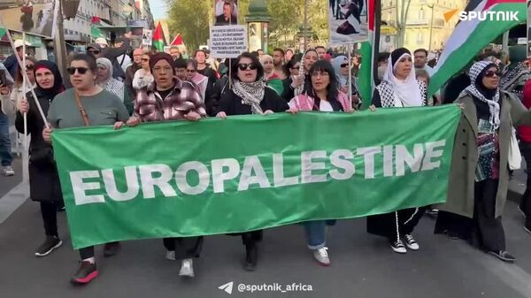 🪧 Silence is Complicity: Pro-Palestinian Voices Rally Against Genocide in Paris - Sputnik Africa