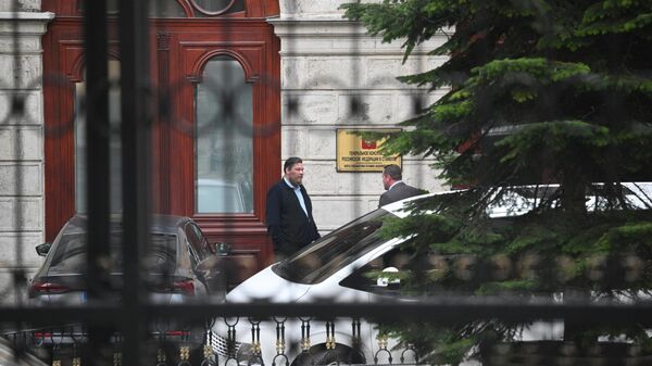 The Russian delegation's car drives into the grounds of the Russian Consulate General in Istanbul, where a new round of talks between the Russian and US delegations will take place. - Sputnik Africa