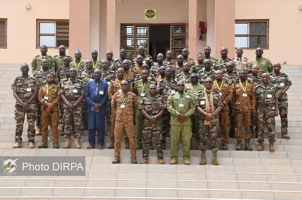 Bolstering Sahel Joint Force Creation: AES Air Force Chiefs Visit Mali's Military College Bolstering Sahel Joint Force Creation: AES Air Force Chiefs Visit Mali's Military College - Sputnik Africa