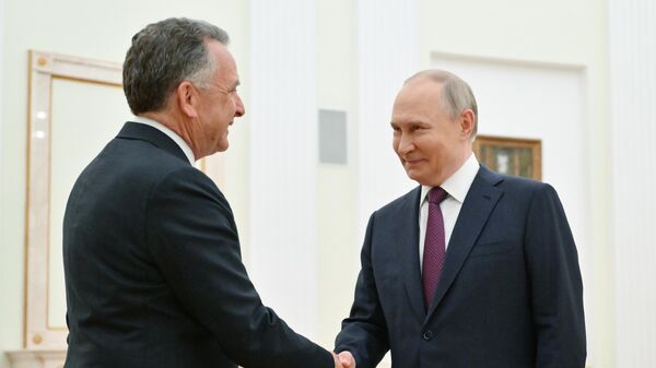 Russian President Vladimir Putin and US Presidential Special Envoy Steven Witkoff (left) during a meeting on April 25, 2025. - Sputnik Africa
