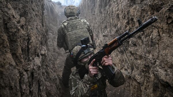 Soldiers of the 155th Marine Brigade of the Russian Pacific Fleet's 155th Marine Brigade of the “North” group of troops in the Kursk Region practicing combat alignment. - Sputnik Africa