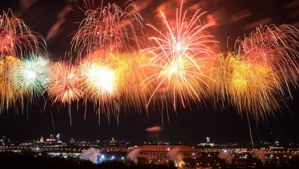 Feu d’artifice pour le Jour de la Victoire à Moscou - Sputnik Afrique