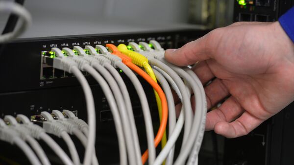 Des câbles dans un data center. - Sputnik Afrique