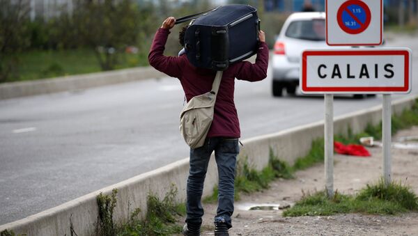 Un migrant à Calais - Sputnik Afrique