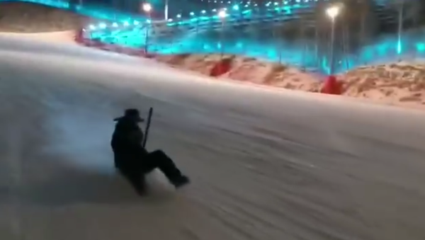 Qui a besoin d’un snowboard quand il a un une pelle? - Sputnik Afrique