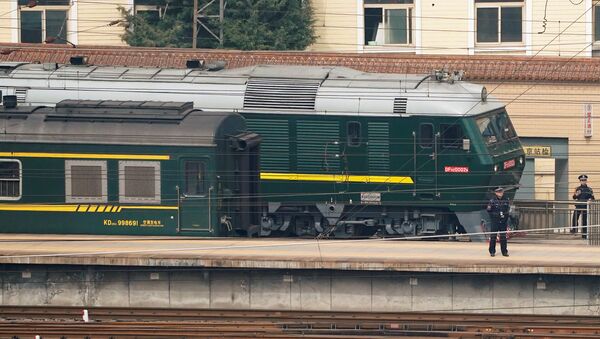 La police protège un train à la gare de Pékin (27 mars 2018) - Sputnik Afrique