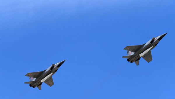 Des chasseurs polyvalents MiG-31 avec des fusées hypersoniques Kinjal - Sputnik Afrique