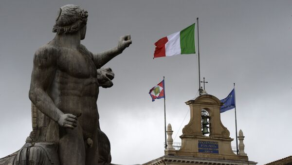 Le drapeau italien sur le palais du Quirinal - Sputnik Afrique