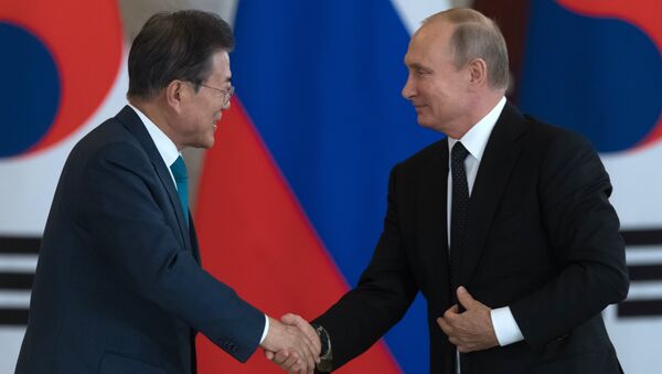 Vladimir Poutine et Moon Jae-in - Sputnik Afrique