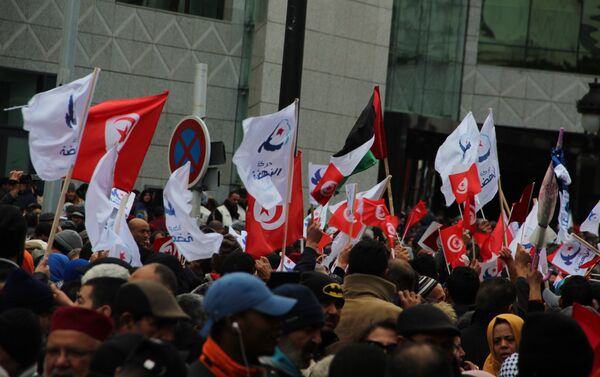 Les Tunisiens célèbrent les 8 ans de la Révolution Les Tunisiens célèbrent les 8 ans de la Révolution - Sputnik Afrique