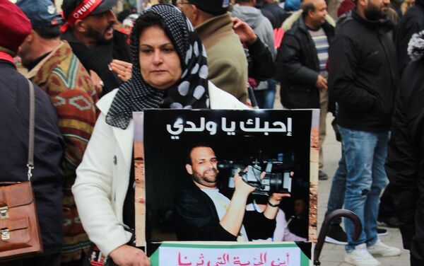Les Tunisiens célèbrent les 8 ans de la Révolution Les Tunisiens célèbrent les 8 ans de la Révolution - Sputnik Afrique