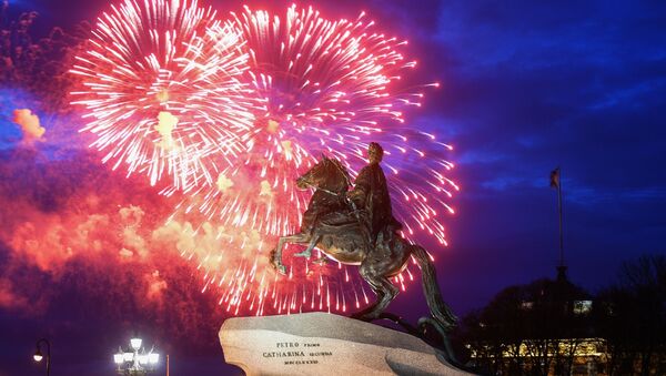 Un feu d'artifice à Saint-Pétersbourg - Sputnik Afrique