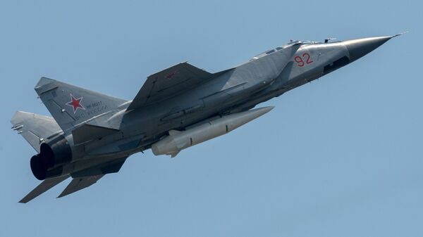 Un MiG-31 portant un missile Kinjal - Sputnik Afrique
