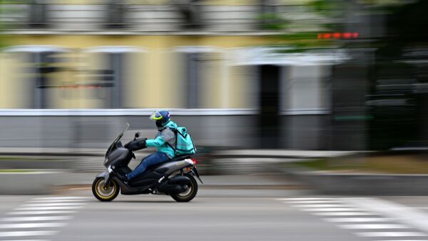 Un livreur de Deliveroo - Sputnik Afrique