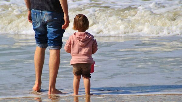 Un enfant sur une plage - Sputnik Afrique