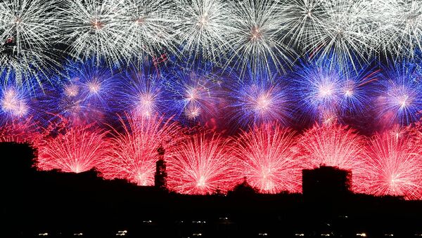 Des feux d’artifice tirés dans de nombreuses villes russes pour commémorer la Victoire

 - Sputnik Afrique