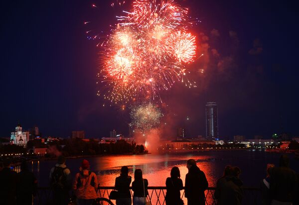 Des feux d’artifice tirés dans de nombreuses villes russes pour commémorer la Victoire

 - Sputnik Afrique